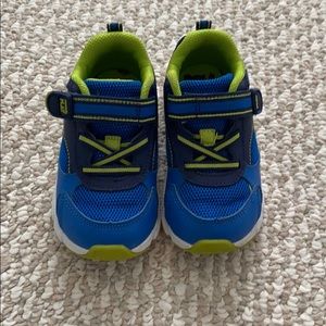 Stride Rite Made2 Play Size 7 XW Toddler Shoes
